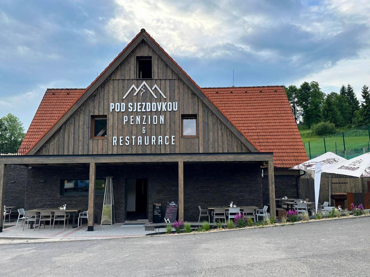 Penzion A Restaurace Pod Sjezdovkou Cenkovice Exterior foto
